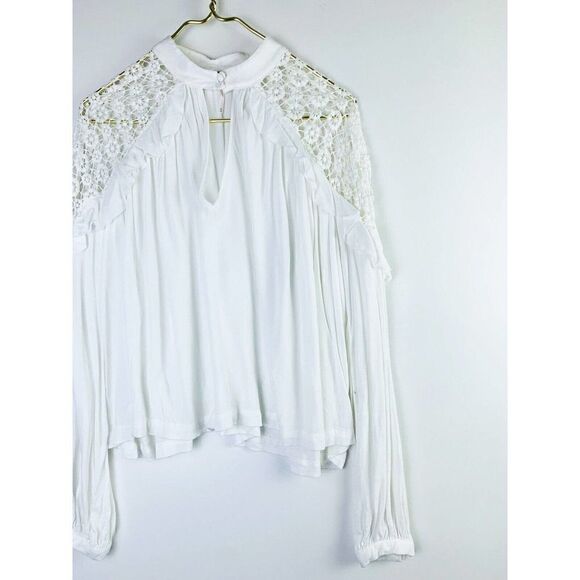 Free People Sz M A Little Bit Of Love White Crochet Shoulders Blouse - Picture 6 of 9